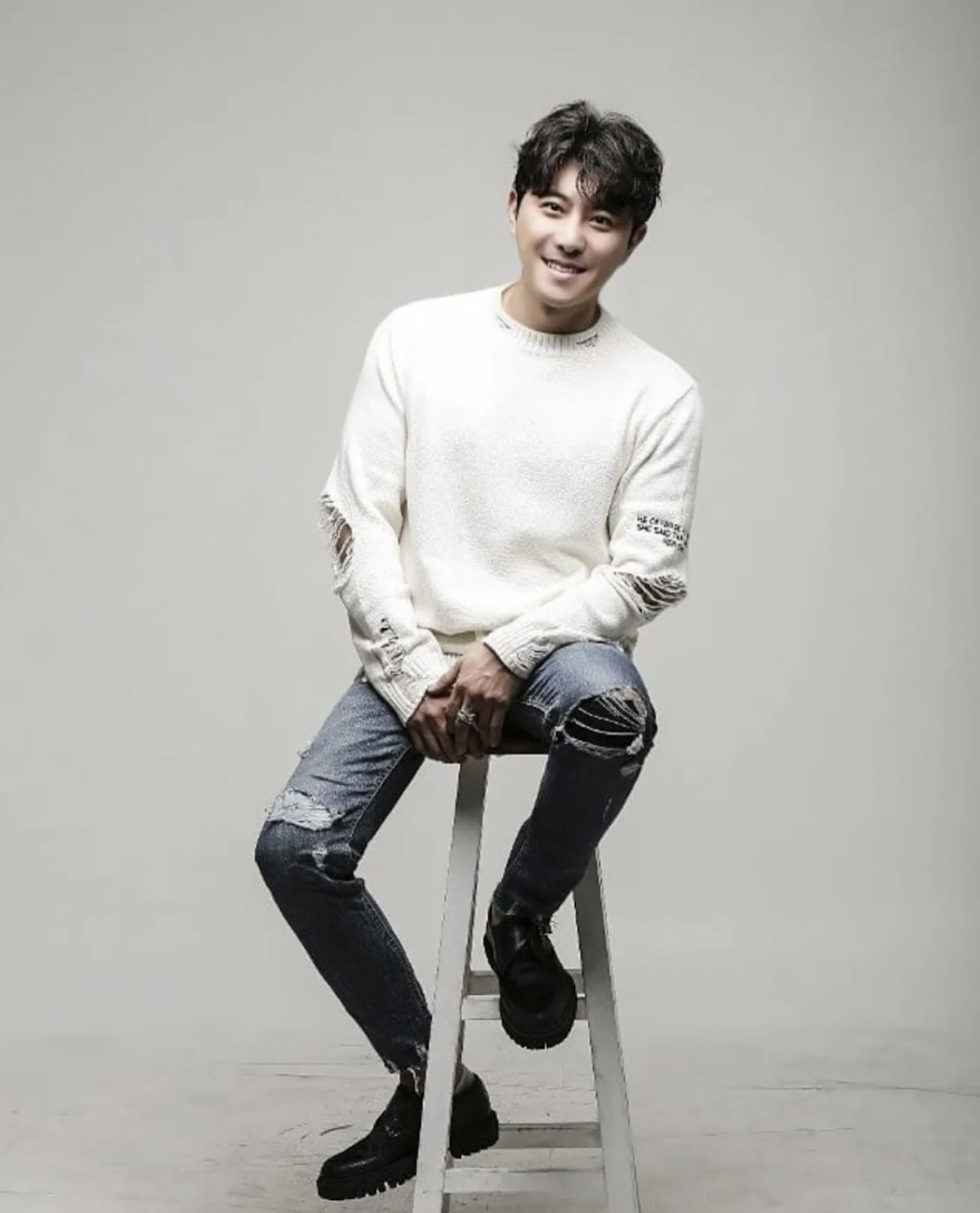 사진=듀오 디셈버 출신 윤혁 프로필 사진