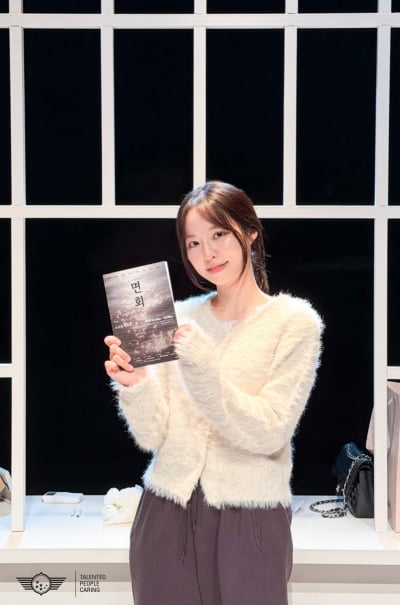 [공식] '핱시' 배윤경, 연예계 데뷔 9년 차에 깜짝 소식…'5살 연상' 이준과 ♥핑크빛→'면회' 활약