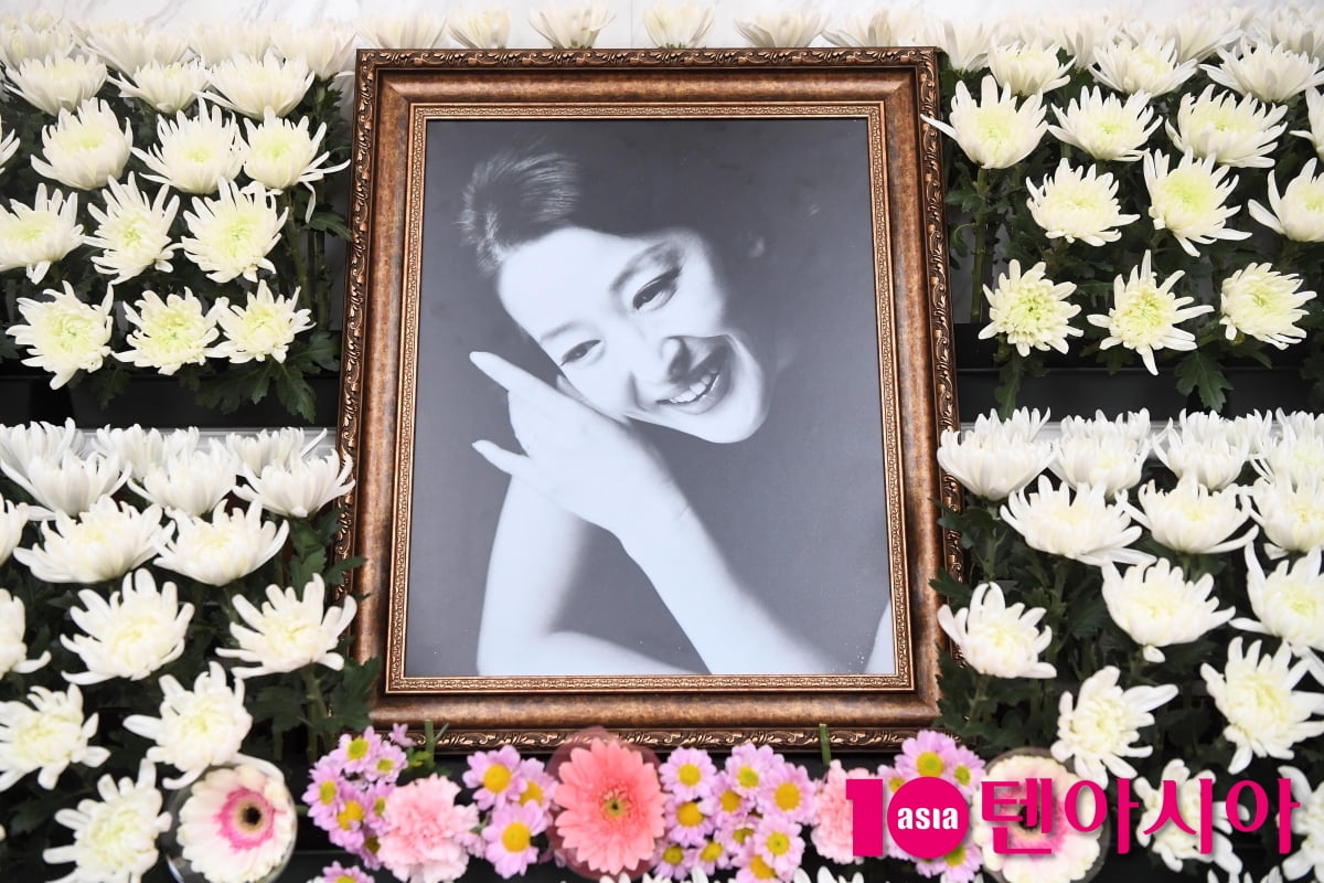 故 윤석화, 연극계의 대모 별이되다...뇌종양 투병 중 별세[TEN포토]