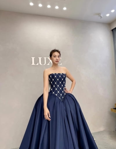 ユ・インヨン、優雅さの頂点を極める！インスタグラムでの華麗なドレス姿が話題