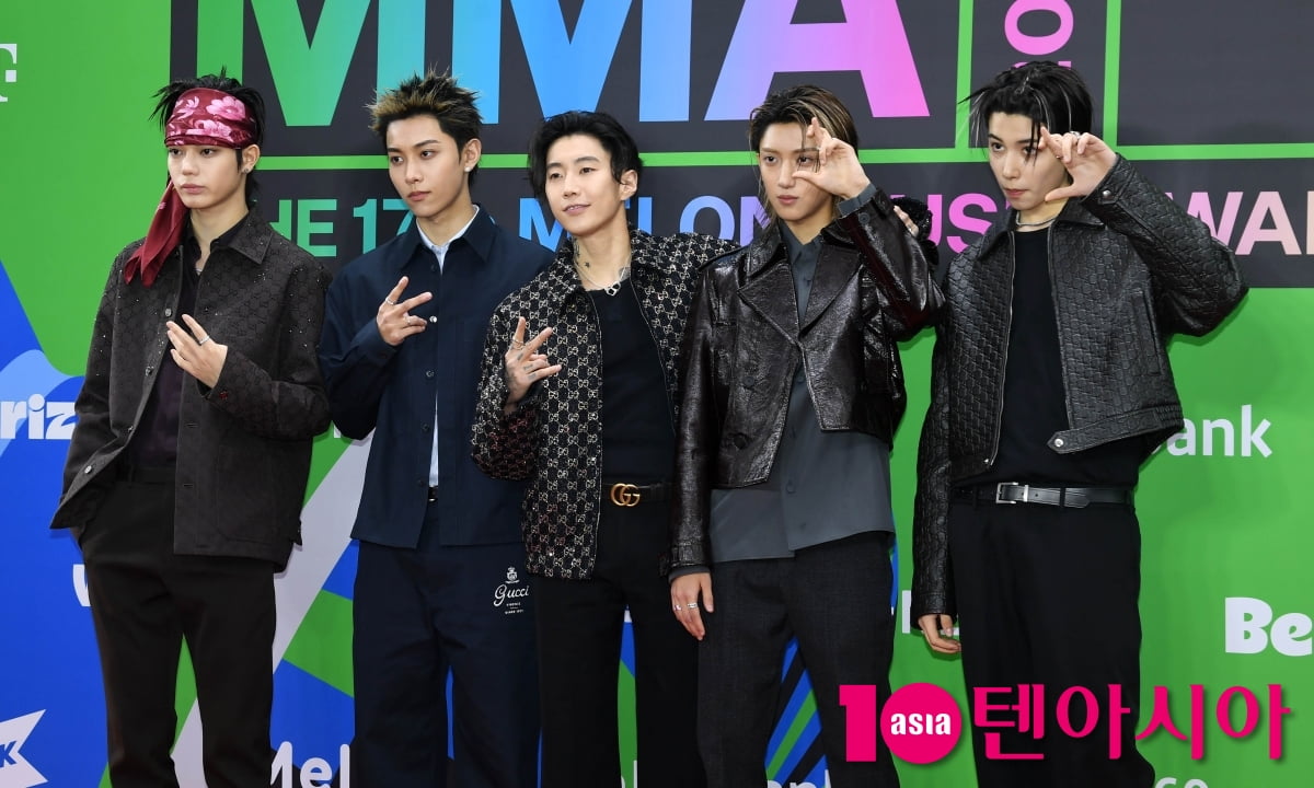 박재범, 첫 제작 아이돌 롱샷과 함께[TEN포토]