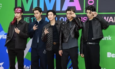 박재범, 첫 제작 아이돌 롱샷과 함께[TEN포토]