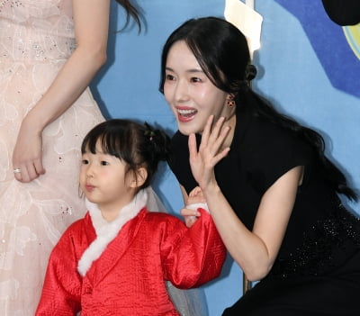 이정현, 붕어빵 딸과 함께...미모가[TEN포토]