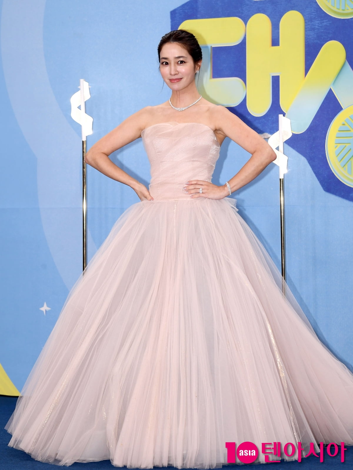 이민정, ♥이병헌이 반한 꽃미소...애둘 엄마 맞어?[TEN포토+]