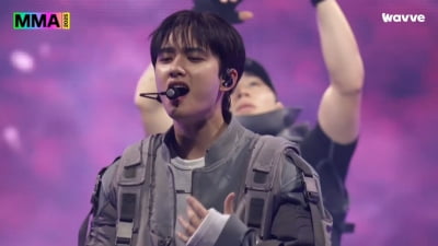 '김우빈 절친' 도경수, 시상식→결혼식장 오간 의리…동에 번쩍 서에 번쩍 [MMA2025]