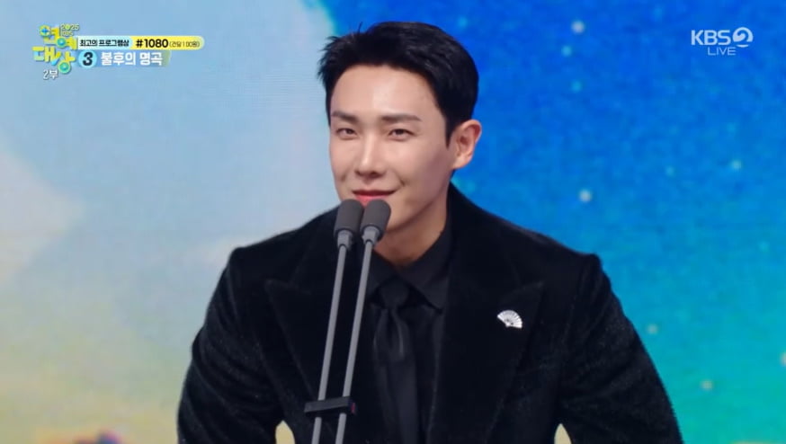 [종합] 끝내 조세호 언급은 없었다…'1박2일' 4관왕, "김종민이 바른 길로 인도" ('KBS연예대상')