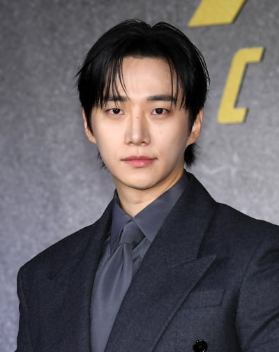 Lee Junho Opens First Character Pop-Up Store Featuring 'Emperor Penpen'