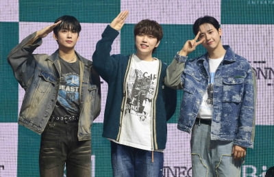 [공식] B1A4, 14년 만에 결별 소식 전했다…WM과 전속계약 종료
