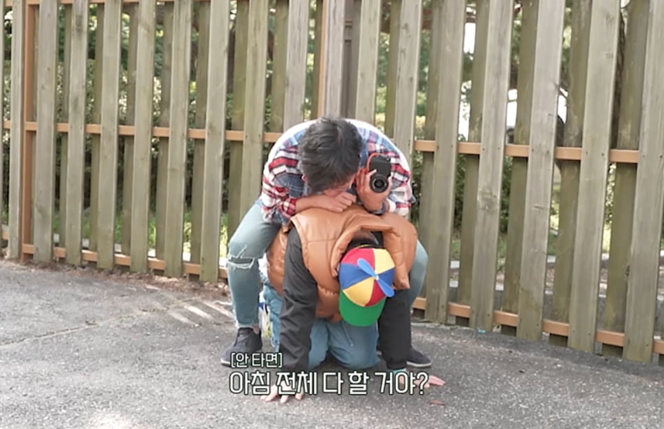 '쌍둥이 딸 아빠' 정형돈, 무릎 꿇고 읍소했다…"애들 키우잖아, 한번만 살려줘"('정승제 하숙집')