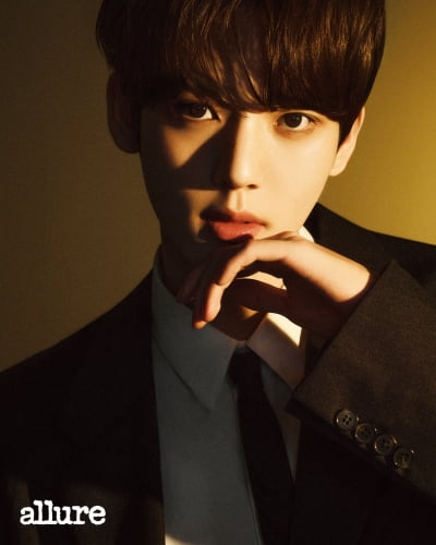 성인 되자마자 아이돌 그룹 해체 예정…제로베이스원 한유진, 20살 앞두고 매거진 커버 장식