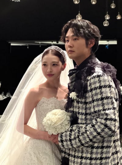 '야구선수♥' 김지연, 롯데호텔서 초호화 결혼식…축가는 이찬원