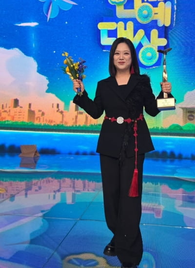 '박나래와 동반 녹화' 김숙 "올해 짜증나는 일 많았죠?"…누리꾼들 토닥이기 나섰다