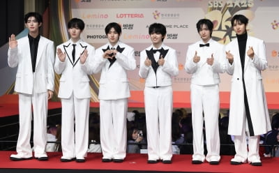 킥플립, 화이트 왕자님들[TEN포토]