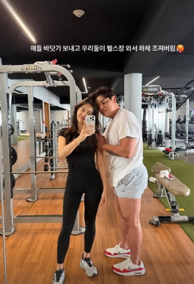 추신수♥하원미, 껌딱지 부부 인증…에펠탑 키스 이어 운동까지 같이