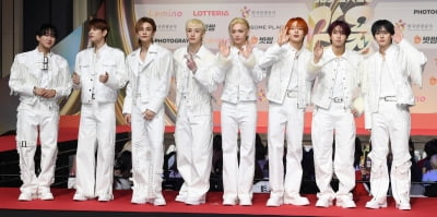 ストレイキッズ、2025 SBS 歌謡大典のレッドカーペットに登場