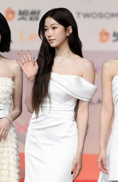 르세라핌 카즈하, 돋보이는 청순미[TEN포토]