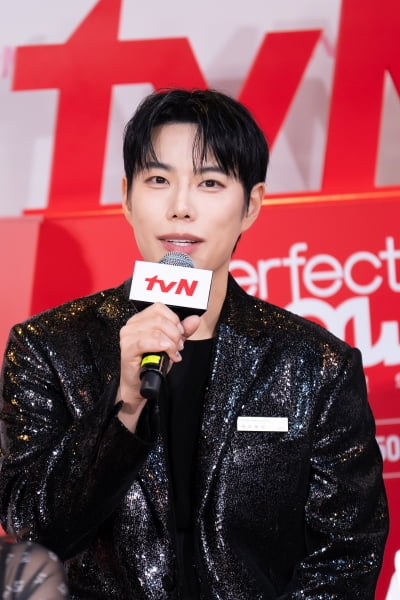 [종합] '146만 유튜버' 레오제이, 뉴욕서 꿈 이뤘다…"드렉퀸 메이크업 원했는데" ('퍼펙트')