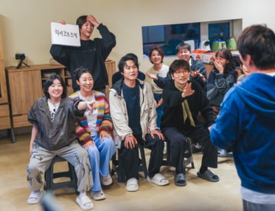 류준열은 사라졌다…박보검→혜리만 남은 '응팔 10주년', 화기애애한 분위기 속 "어쩜 이렇게 똑같니"