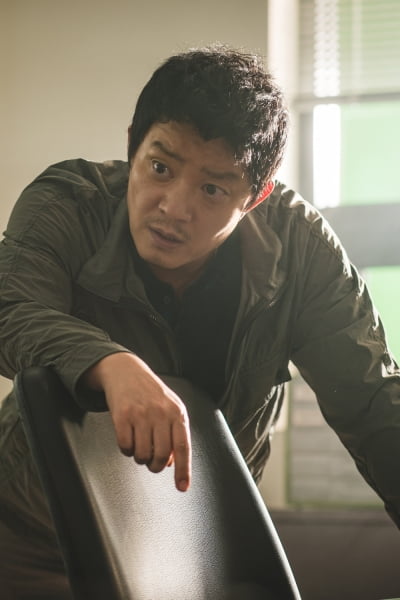 이범수, 이윤진과 이혼 소송 중 뜻깊은 소식 전했다…심리전 장악한 캐릭터 활약 ('빌런즈')