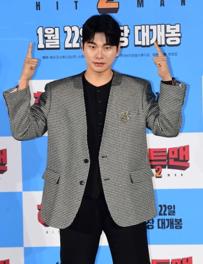 '사생활 구설' 이이경, 방송가서 사라지나…수사 결과 대기 중 '놀뭐'→'용형' 줄하차 [TEN스타필드]