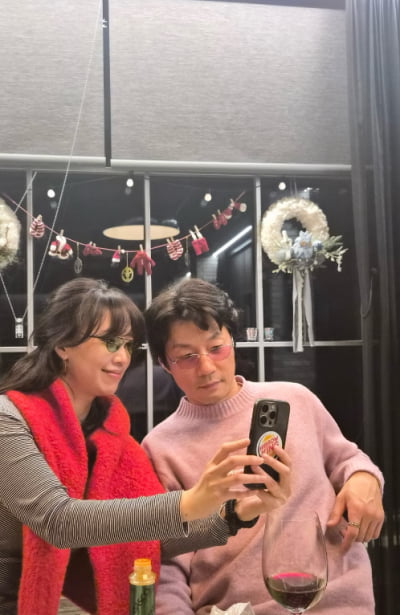 전혜진♥이천희, 결혼 15년차인데 아직도 꽁냥꽁냥…커플 사진만 몇 장이야