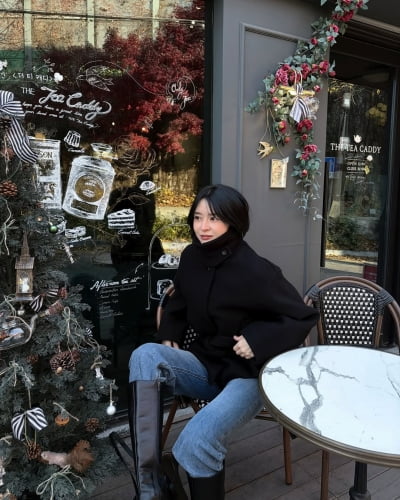 '34세' 권나라, '172cm 50kg'라더니 마네킹 몸매 실화냐…아찔한 어깨선에 시선 강탈