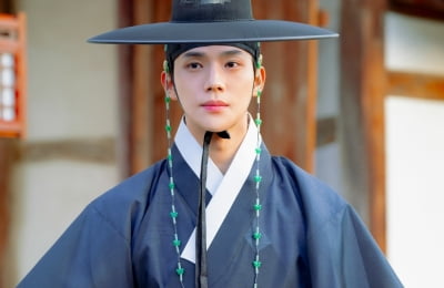 김유정 소속사 '191cm' 25세 꽃미남 배우, 7년 차에 공중파 주연 발탁…"긴 다리 활용" ('은애하는')