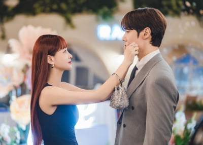 오연서, VIP 파티서 최진혁과 연인 무드…볼 꼬집 달달 스킨십 ('아이가')