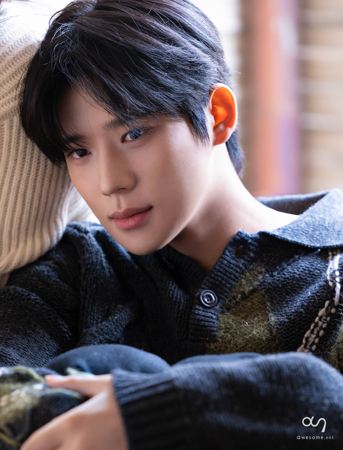 191cm 문짝남이라더니 얼굴도 비현실적이네…'박서준 소속사' 문상민, 연하남의 정석 