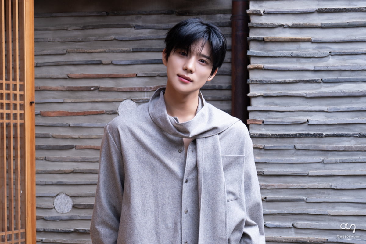 191cm 문짝남이라더니 얼굴도 비현실적이네…'박서준 소속사' 문상민, 연하남의 정석 