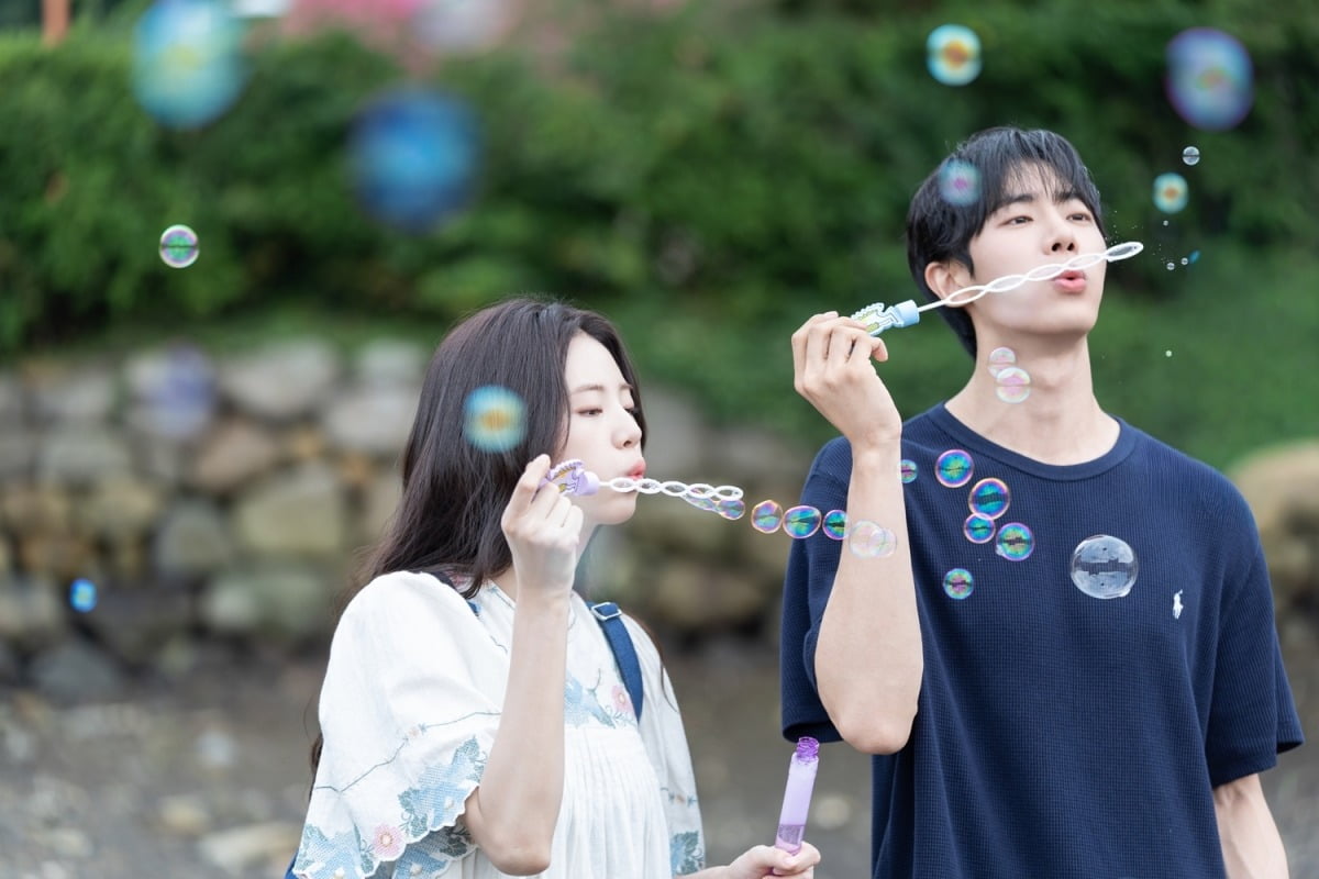 '오늘 밤, 세계에서 이 사랑이 사라진다 해도' 스틸. / 사진제공=바이포엠스튜디오