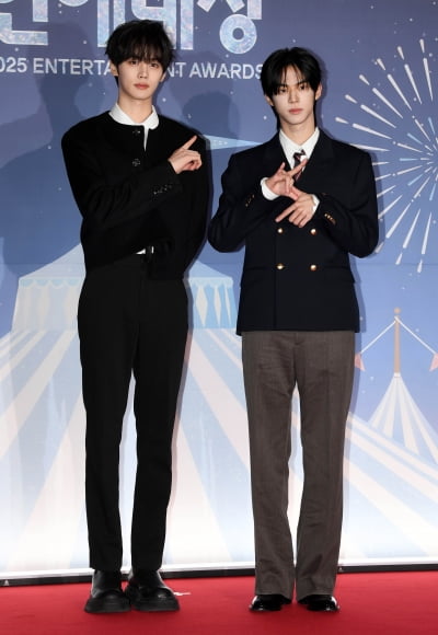 투어스 도훈-제로베이스원 김규빈, 잘생긴애 옆에 또 잘생긴애[TEN포토]