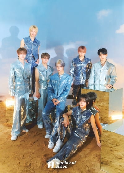 중소돌 살아남기 힘들다더니…데뷔 초동 16만 장→2집 최고 기록 경신한 '빌보드 루키' 누에라