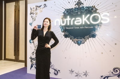 곧 50살이라는 김현주, 관리를 얼마나 했길래…뷰티 행사장서 마네킹 몸매 자랑 "단기간에 완성 안 돼"