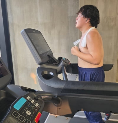 곽튜브, 17kg 감량에 "동안 외모" 극찬 받았는데…뛰어도 복근 안 나와