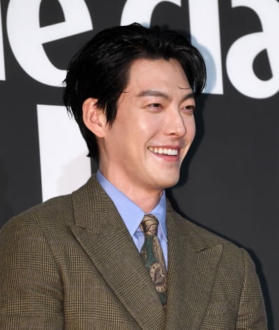 '신민아♥' 김우빈, 결혼 일주일 만에 기쁜 소식 전했다…2025년 12월 배우 브랜드평판 1위 [공식]