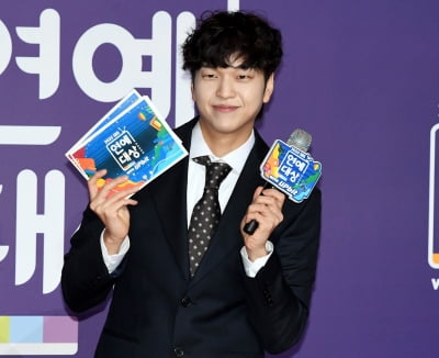 유재필, 파마한 SBS 아들[TEN포토]