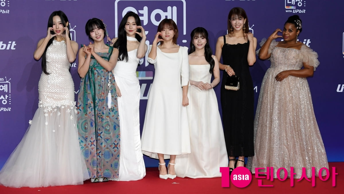 한초임-정예원-소유미-경서-벤-마시마 유-엘로디, 드레스 입은 골때녀들[TEN포토]