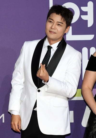 "죄송하다" 전현무, 또 한 번 고개 숙였다…생방송서 대국민 사과 "대상 탈락" [SBS 연예대상]