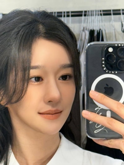 '가스라이팅' 논란 서예지, 4년 만 복귀 알리더니…셀카 한 장에 분위기 압도