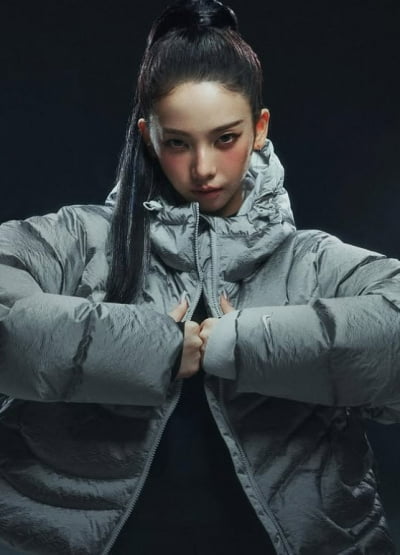 카리나, 에스파 악재 속 혼자만 웃었다 "마지막 날에 이런 선물을…눈물나"