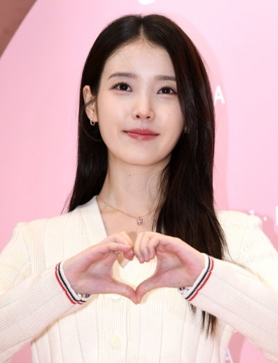 [공식] 아이유가 아이유 했다…올해만 누적 기부액 9억 5천