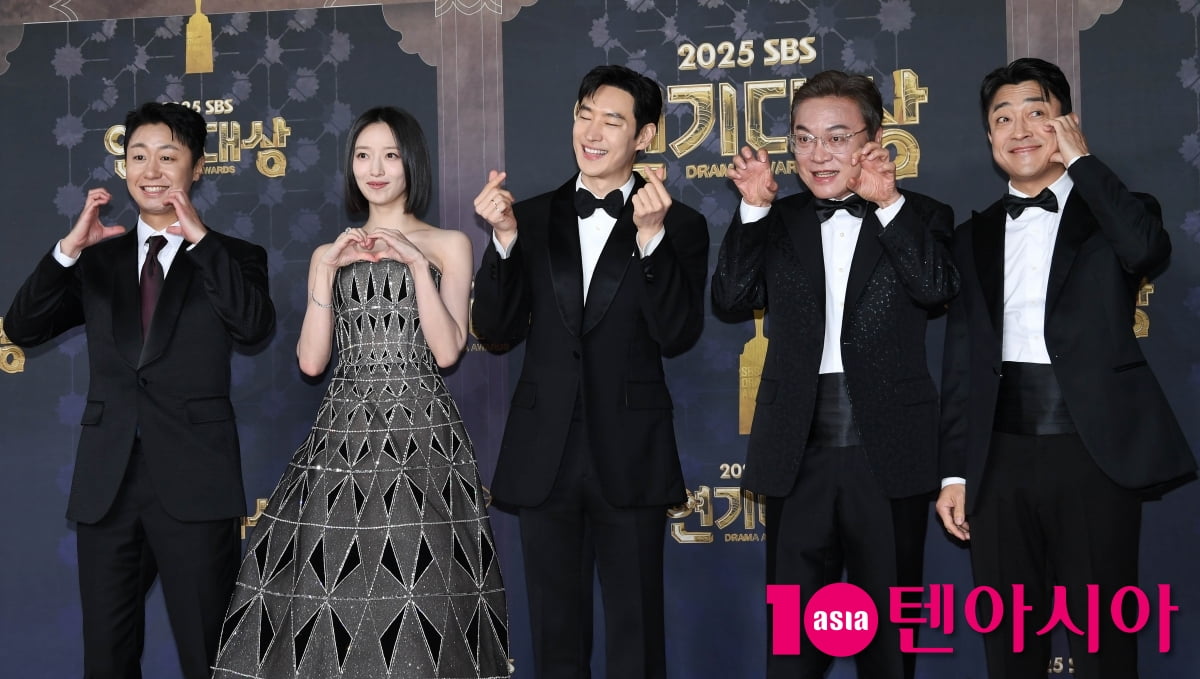 이제훈-배유람-장혁진-김의성-표예진, 무지개운수 새해 복 많이 받으세요[TEN포토]