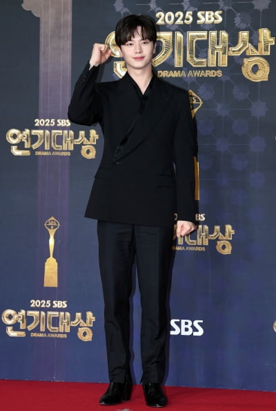 육성재, 머리부터 발끝까지 센스가득[TEN포토]