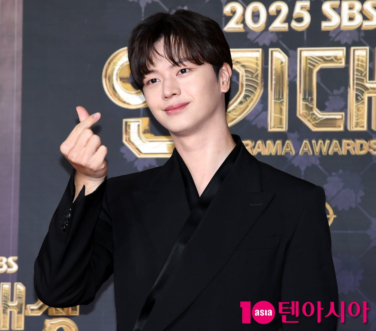 육성재, 머리부터 발끝까지 센스가득[TEN포토]