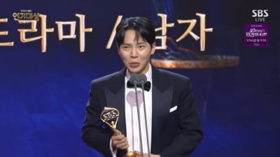 "안성기 위독, 마음 안 좋아"…母 혈액암 투병 밝혔다 "쾌유 될거라 믿어" [SBS연기대상]