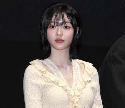'30세' 오마이걸 유아, 유부녀 됐다…"팬들이 상처받을까 봐 걱정, 신선한 배신감" ('Y')[인터뷰]