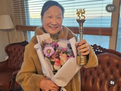 융드옥정 여사, SBS 트로피 들어올려…손주들까지 새해 파티