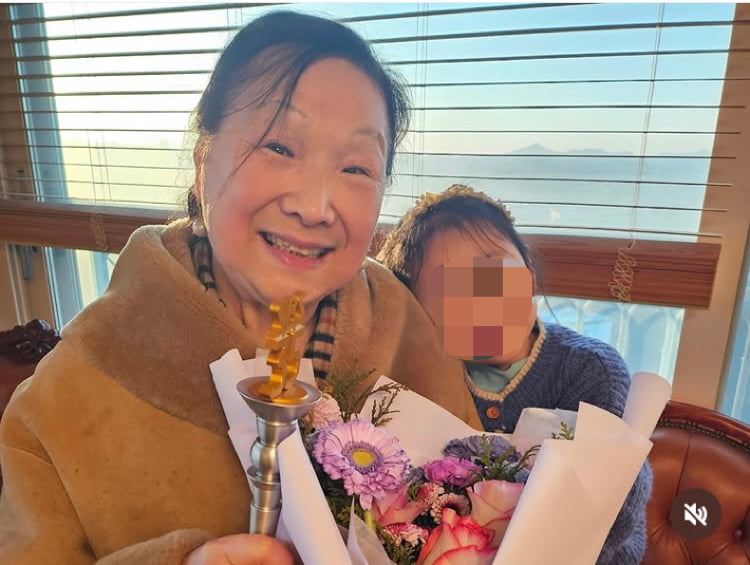 융드옥정 여사, SBS 트로피 들어올려…손주들까지 새해 파티