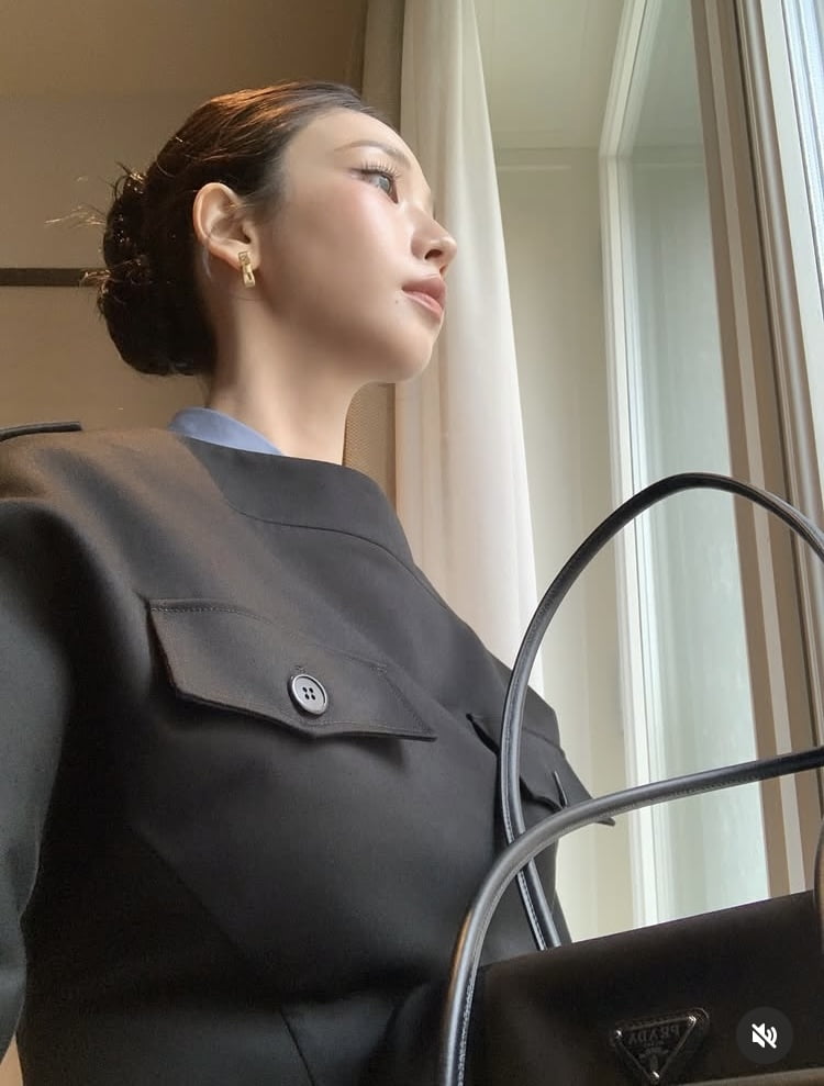 카리나, 아래서도 이중턱 부각이 0…명품 P사로 칭칭